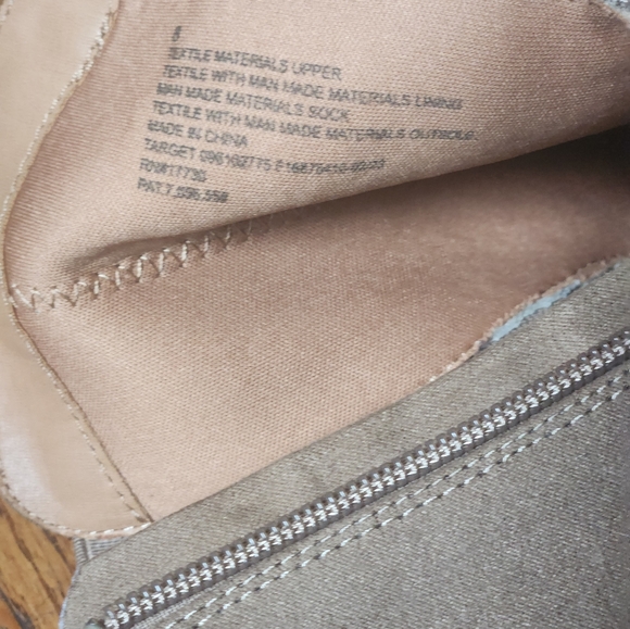 Universal Thread Women Ankle Boots Taupe Suede Chunky Heel Side Zip Lug Sole S-8 - Picture 10 of 12